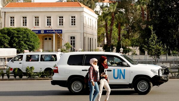 El coche de la ONU con los inspectores de la OPAQ en Siria - Sputnik Mundo