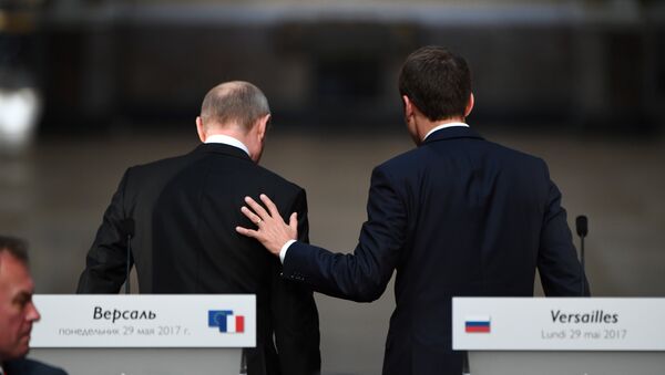Vladímir Putin y Emmanuel Macron en 2017 - Sputnik Mundo