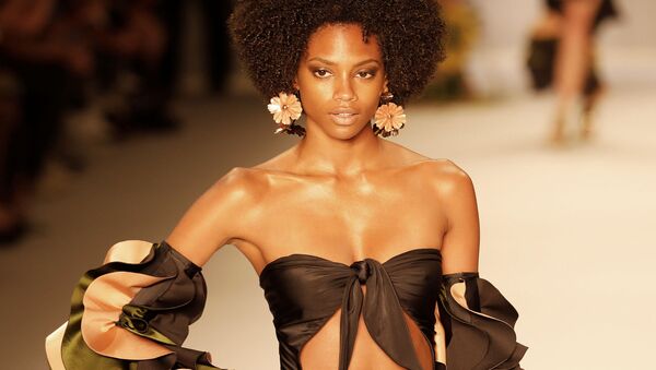 La diversa belleza de las mujeres brasileñas en la Semana de la Moda de Sao Paulo - Sputnik Mundo
