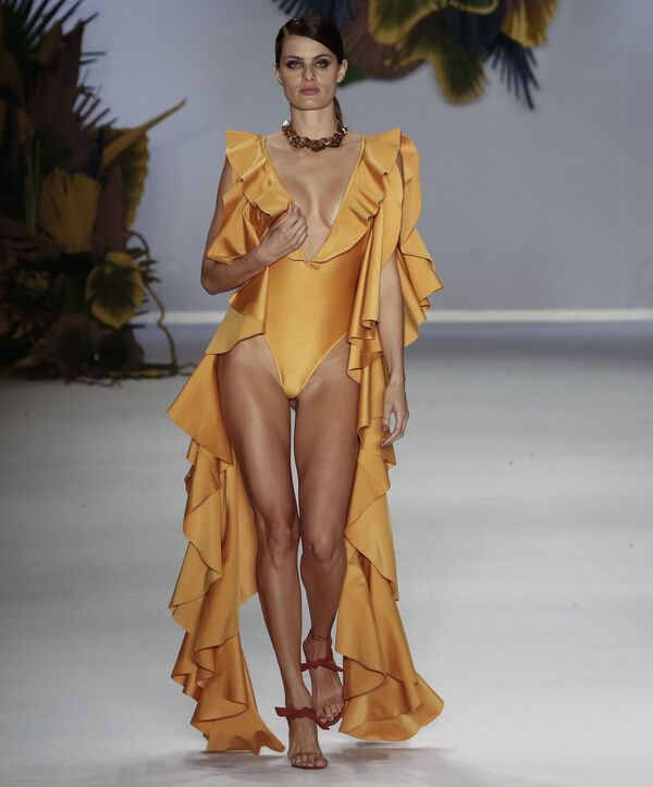 La diversa belleza de las mujeres brasileñas en la Semana de la Moda de Sao Paulo - Sputnik Mundo