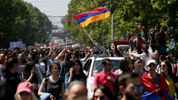 Una marcha de los partidarios de la oposición en Armenia - Sputnik Mundo