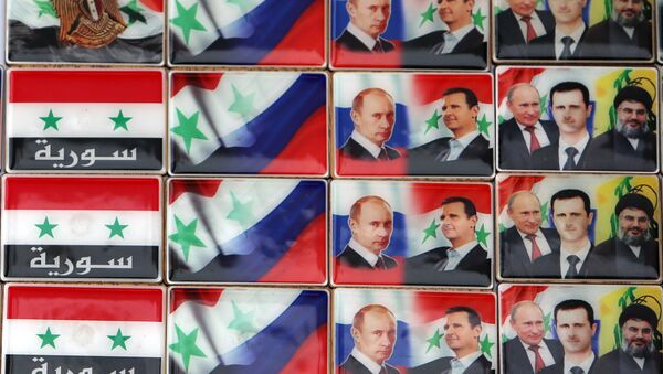 Los imanes con retratos del presidente ruso, Vladímir Putin, y presidente sirio, Bashar Asad - Sputnik Mundo