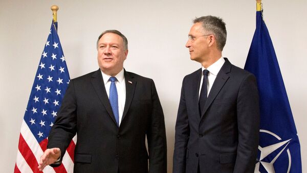El nuevo secretario de Estado estadounidense, Mike Pompeo y el secretario general de la OTAN, Jens Stoltenberg - Sputnik Mundo