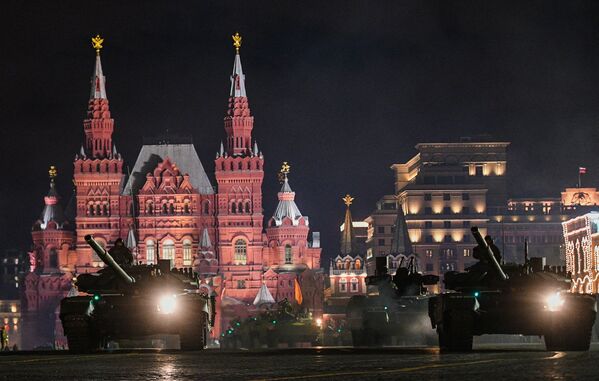 Moscú se prepara para el desfile de la Victoria al amparo de la noche - Sputnik Mundo