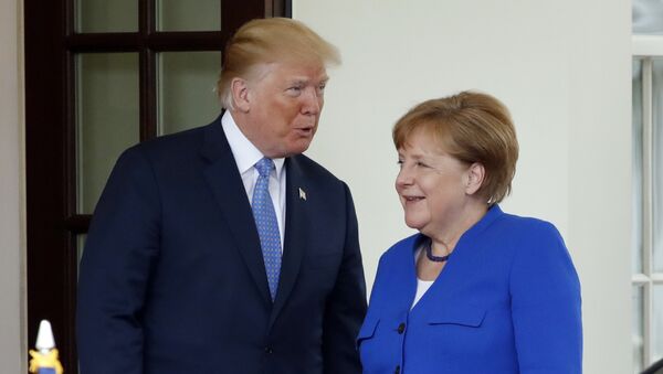 El presidente de Estados Unidos, Donald Trump, y la canciller alemana, Angela Merkel (archivo) - Sputnik Mundo