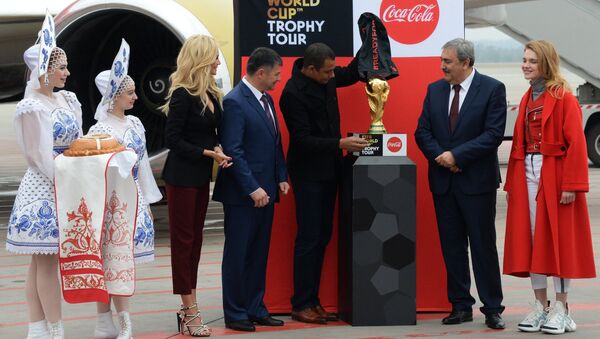 La Copa del Mundial Rusia 2018 llega a Vladivostok - Sputnik Mundo