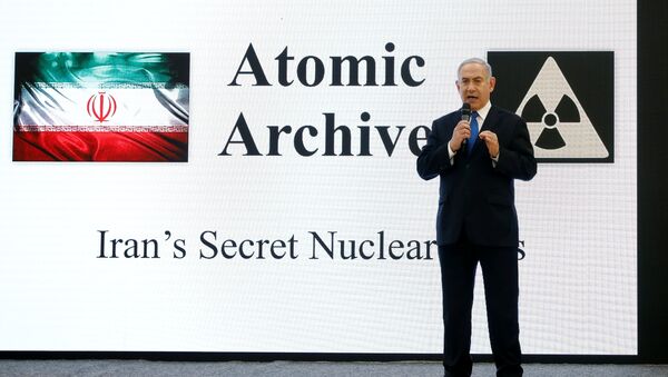 Benjamín Netanyahu, primer ministro de Israel, presenta los datos del archivo nuclear secreto de Irán - Sputnik Mundo