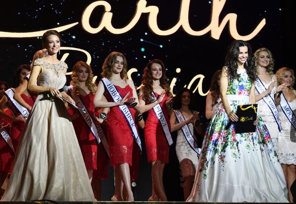 La etapa final del concurso Miss y Missis Rusia Tierra 2018 - Sputnik Mundo