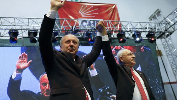 Muharrem Ince (izquierda), candidato presidencial turco - Sputnik Mundo