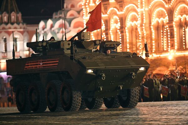 El ensayo nocturno del desfile de la Victoria en Moscú - Sputnik Mundo