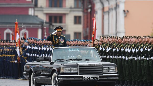 El ministro ruso de Defensa, Serguéi Shoigú, durante el ensayo general del desfile militar en la Plaza Roja por el 73 aniversario de la Victoria en la Gran Guerra Patria. - Sputnik Mundo