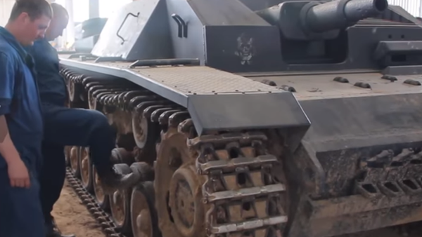Así restauran blindados de la Segunda Guerra Mundial los 'cazadores de tanques' - Sputnik Mundo