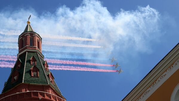 Aviones de asalto ruso Su-25 durante el Desfile del Día de la Victoria en la Plaza Rusia, Moscú, Rusia - Sputnik Mundo