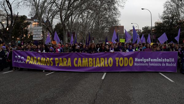 Manifestación por los derechos de las mujeres en Madrid, España - Sputnik Mundo
