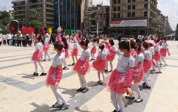 Desfile del Día de la Victoria en Alepo - Sputnik Mundo