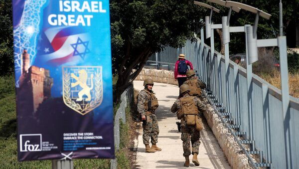 Militares cerca de la embajada de EEUU en Jerusalén - Sputnik Mundo