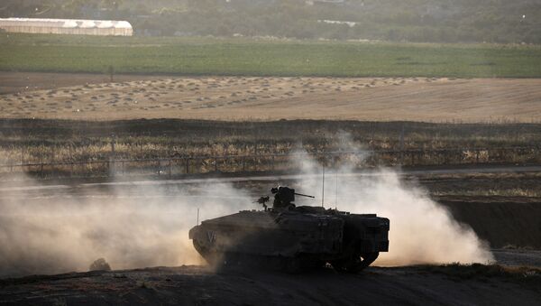 Un tanque israelí en la frontera entre Israel y la Franja de Gaza (archivo) - Sputnik Mundo