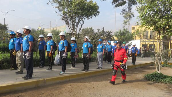 Voluntarios de Huaycán formados en el entrenamiento del Cuerpo Nacional de Bomberos de Perú - Sputnik Mundo