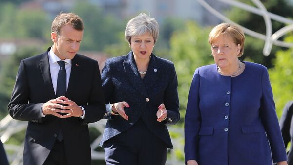 Presidente de Francia, Emmanuel Macron, primera ministra del Reino Unido, Theresa May y canciller de Alemania, Angela Merkel - Sputnik Mundo