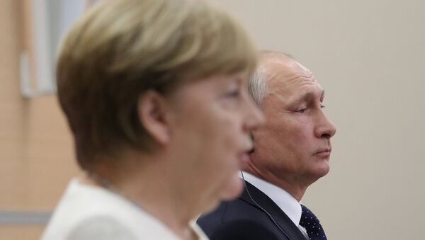 La canciller de Alemania, Angela Merkel, y el presidente de Rusia, Vladímir Putin - Sputnik Mundo