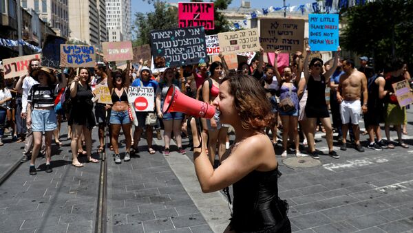 Mujeres protestan en Jerusalén contra la violencia machista - Sputnik Mundo