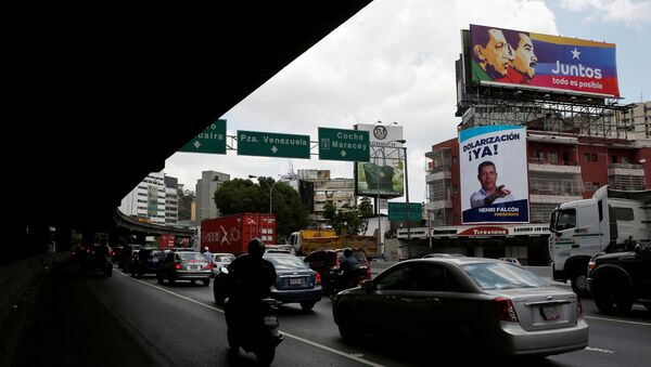 Carteles electorales en las calles de Caracas, Venezuela - Sputnik Mundo