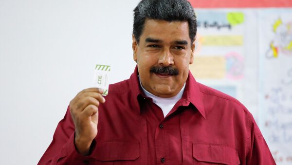 Nicolás Maduro ejerce su derecho al voto en las presidenciales de Venezuela - Sputnik Mundo