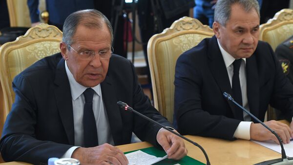 El ministro ruso de Defensa, Serguéi Shoigú, el ministro ruso de Exteriores, Serguéi Lavrov - Sputnik Mundo