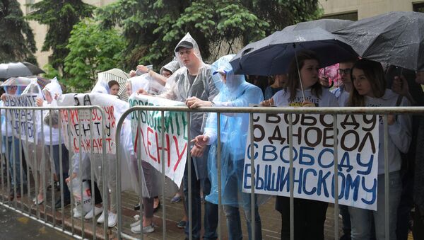 Manifestación de apoyo a Vishinski frente a la Embajada ucraniana en Moscú (archivo) - Sputnik Mundo