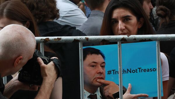 Manifestación de apoyo a Vishinski frente a la Embajada ucraniana en Moscú (archivo) - Sputnik Mundo