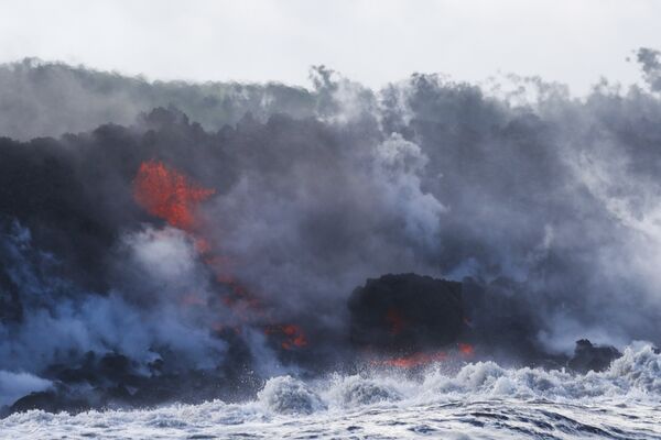Naturaleza desencadenada: la espectacular erupción del volcán hawaiano Kilauea - Sputnik Mundo
