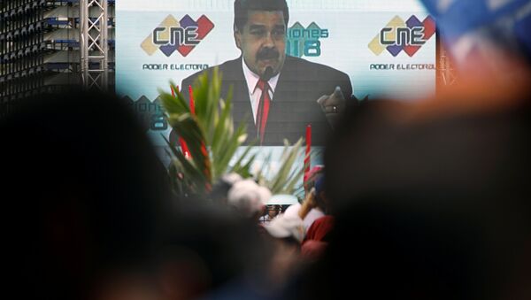 Nicolás Maduro, el presidente de venezuela, en una pantalla - Sputnik Mundo