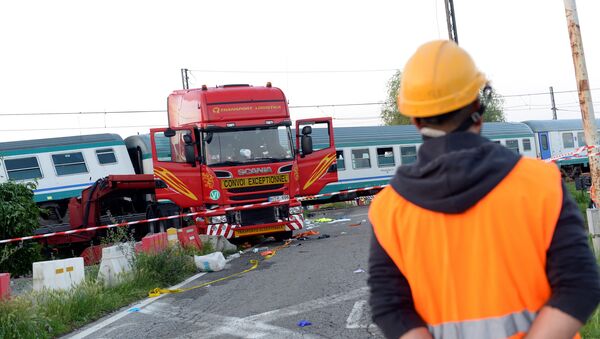 Lugar del accidente ferroviario en Turín, Italia - Sputnik Mundo