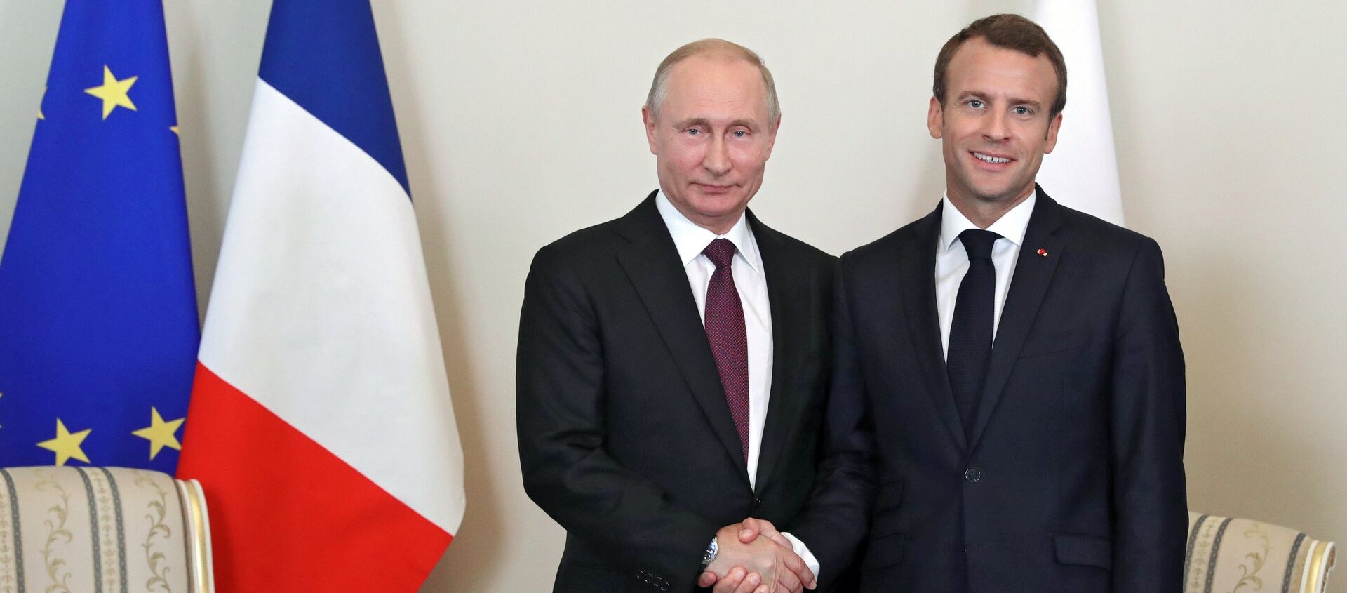 Vladímir Putin, presidente de Rusia, y Emmanuel Macron, presidente de Francia - Sputnik Mundo, 1920, 10.02.2021