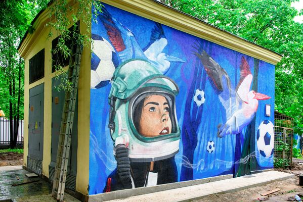 Cacatúas y fútbol espacial: descubre los grafitis más creativos, dedicados al Mundial de Rusia 2018 - Sputnik Mundo
