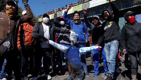Universitarios protestando en La Paz, Bolivia - Sputnik Mundo
