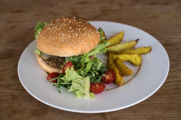 La hamburguesa vegetariana de Green Cafe - Sputnik Mundo
