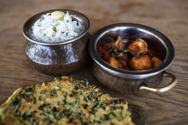 Platos de la cocina hindú en Green Cafe - Sputnik Mundo