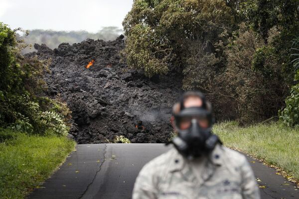 El volcán Kilauea convierte el paraíso de Hawái en un infierno - Sputnik Mundo