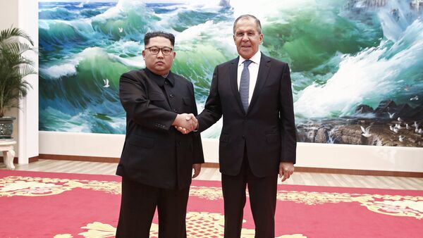 El ministro de Exteriores de Rusia, Serguéi Lavrov, se reunió en Pyongyang con el líder de Corea del Norte, Kim Jong-un - Sputnik Mundo