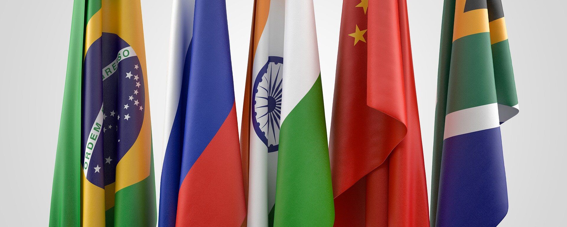 Banderas de los países BRICS: Brasil, Rusia, India, China y Sudáfrica - Sputnik Mundo, 1920, 15.06.2022