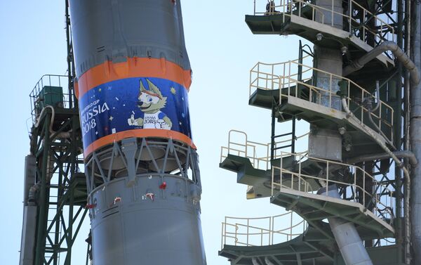 El cohete Soyuz-FG con la imagen del Mundial - Sputnik Mundo