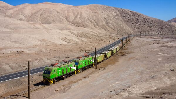 Tren de SQM llegando a Barriles, Chile - Sputnik Mundo
