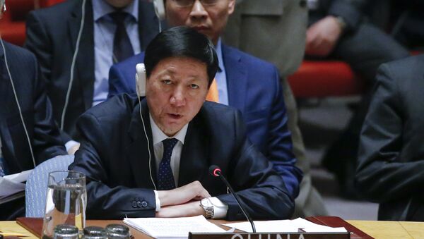 Wu Haitao, representante permanente adjunto de China ante la ONU, habla en una reunión de emergencia del Consejo de Seguridad de la ONU - Sputnik Mundo