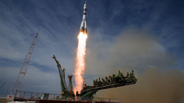 Lanzamiento de un cohete Soyuz (imagen referencial) - Sputnik Mundo