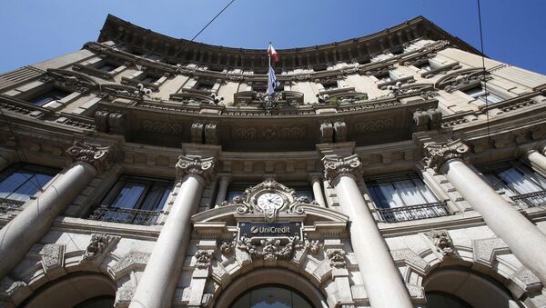 Sede del banco italiano UniCredit en Milán - Sputnik Mundo