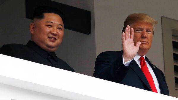 El líder norcoreano Kim Jong-un y el presidente de EEUU, Donald Trump - Sputnik Mundo