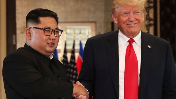El líder norcoreano Kim Jong-un y el presidente de EEUU, Donald Trump - Sputnik Mundo