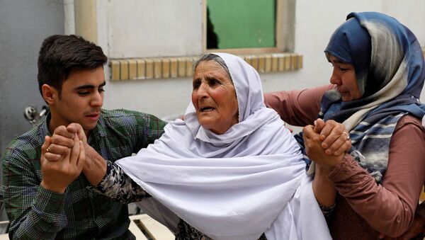 Parientes de las víctimas del atentado en Kabul - Sputnik Mundo
