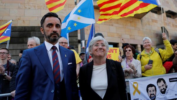 Exconsejera catalana, Clara Ponsatí, y su abogado, Aamer Anwar - Sputnik Mundo